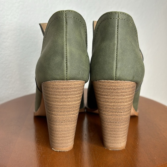 🏠Restricted Open Toe Heel | Olive | Size 7 - Picture 4 of 12